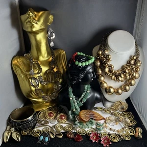 Lovely Estate lot Jewelry - Picture 1 of 15