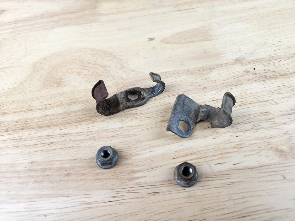 1983 83 HONDA ATC200X OEM REAR BRAKE LINE HOSE GUIDES 200X ATC - Изображение 1 из 1