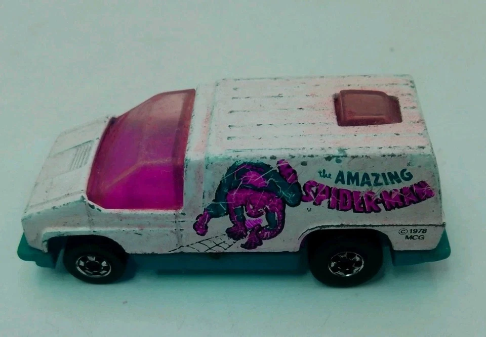 Hot Wheels 1976 diecast 1/64 blanco The Amazing Spider-Man Scene Machines furgoneta Foto 1 de 4