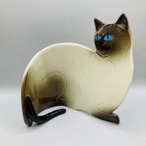 Vintage Seymour Mann Ceramic Siamese Cat Figurine Flat Curved Ceramic Art - Picture 1 of 7