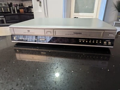 Toshiba D-VR3SU DVD/VCR VHS Combo Player And Recorder Tested  - Image 1 of 4