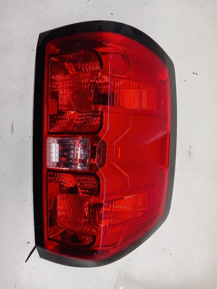 Driver Tail Light Pickup With Box DRW Fits 16-19 SIERRA 3500 PICKUP 11625010 - Изображение 1 из 4