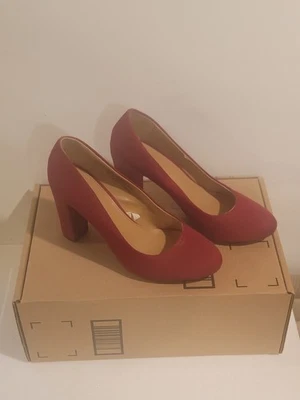 Merona Women’s Red Suede Block Heel Pumps Size 8 Rounded Toe Dress Shoes - Image 1 of 4