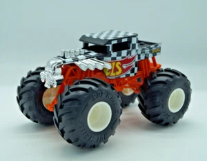 Hot Wheels Monster Jam Truck 1:24 Scale Bone Shaker - Picture 1 of 8