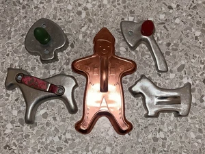 Lote de 5 cortadores de galletas navideñas de metal vintage asas de metal de madera verde roja - Imagen 1 de 8