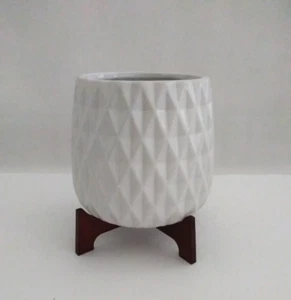 Jarrón Teleflora blanco lechoso con soporte de madera contenedor de diseño de flores de cerámica 5 pulgadas - Imagen 1 de 4