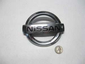 NISSAN MURANO FRONT GRILLE CHROME EMBLEM BADGE 2003 - 2007 OEM - Bild 1 von 2