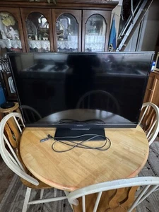 Insignia 39” LED HDTV NS-39D240A13 - For Parts (NOT WORKING) - Picture 1 of 2