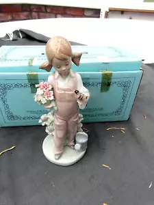 LLADRO Figurine - SPRING GIRL WITH FLOWERS, BIRD & WATERING CAN - 5217 with box - Picture 1 of 11