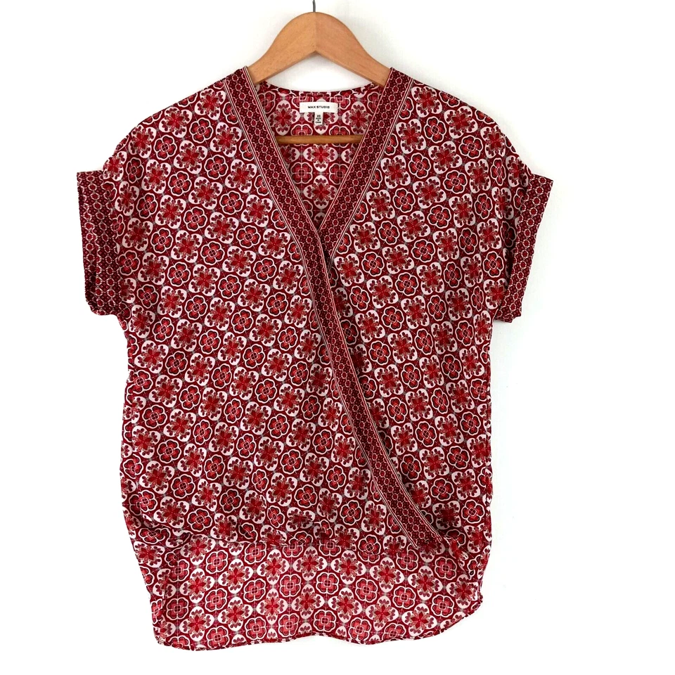 Top Max Studio Boho Para Mujer Talla XS Rojo Marfil Geométrico Manga Corta Cuello en V Foto 1 de 4