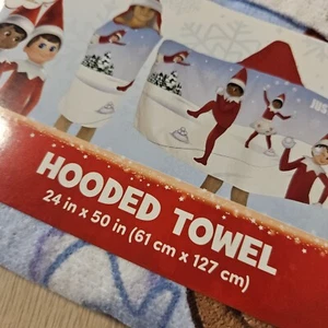 Toalla con capucha Elf On The Shelf Just Chillin' con etiqueta de regalo 24" x 50" 100 % algodón - Imagen 1 de 4