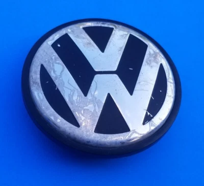 VOLKSWAGEN BEETLE CC EOS GOLF JETTA PASSAT RABBIT 1 WHEEL HUB CAP CENTER OEM A27 - Image 1 of 3