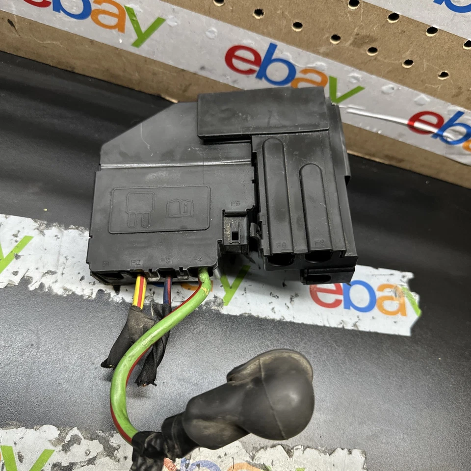 Ford Fusion 2013 caja de fusibles de batería Foto 1 de 4