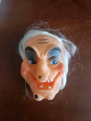 Cabeza de muñeca bruja de goma hueca aterradora de Halloween de 3,5" vintage de pelo blanco artesanal Foto 1 de 2