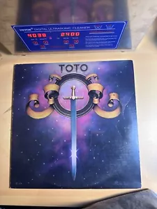 Toto - TOTO / SELF-TITLED - Columbia Records (PC-35317) Vinyl 33 EX/NM - Picture 1 of 13