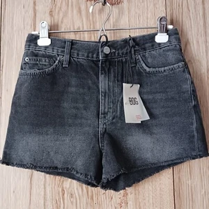 NWT Urban Outfitters BDG Raw Hem Cut off High Waisted Jean Shorts Size 27 - Picture 1 of 10