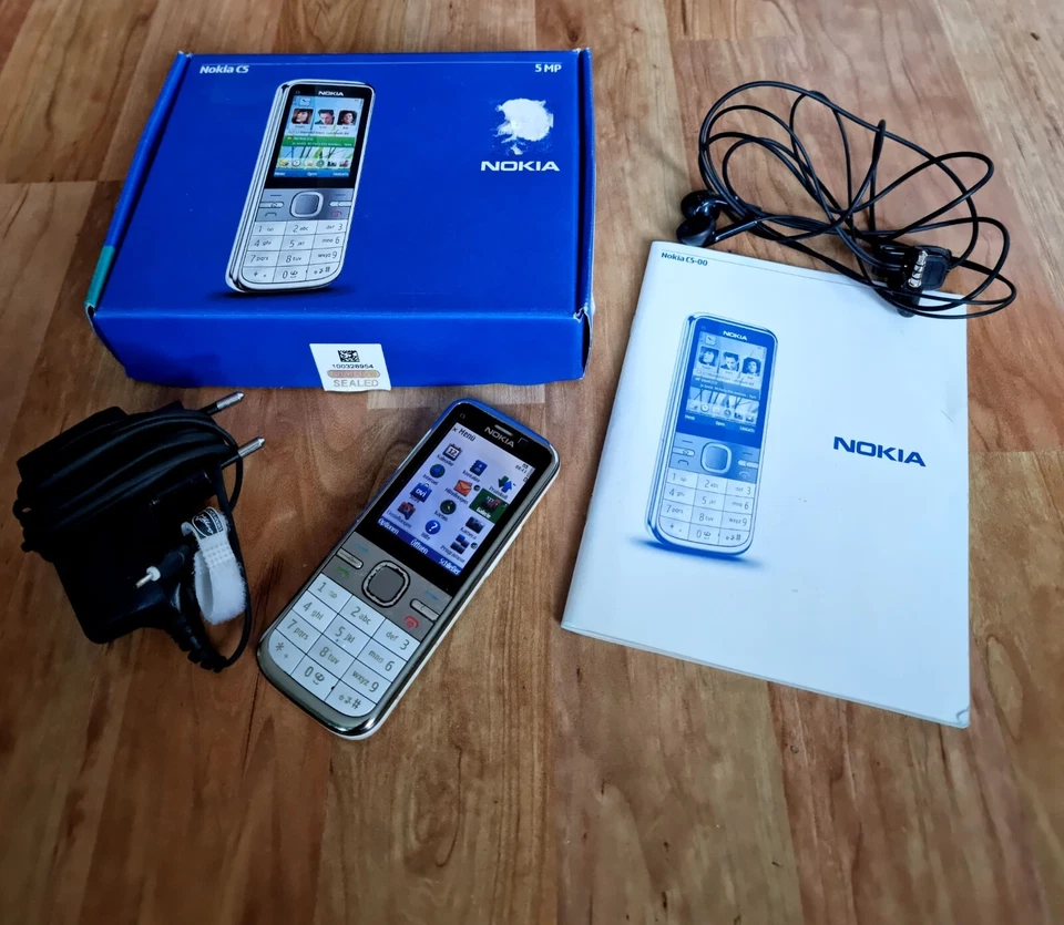 Nokia C5-00 Modell RM-645 in weiß und komplett in OVP - Bild 1 von 1