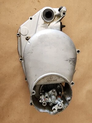 Suzuki TS250R TS250 1971 Savage cubierta de embrague y bomba de aceite Foto 1 de 4