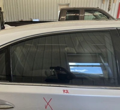 08-16 LEXUS LS600 后乘客右门玻璃窗 — 第 1/4 张图片