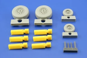Eduard 1/32 McDonnell Douglas F-4J/S Phantom II Wheels for Tamiya kit #632006 - Foto 1 di 1