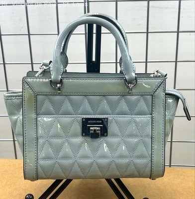 Bolso Mensajero Pequeño Michael Kors Vivianne Azul Pálido Acolchado Charol Foto 1 de 4