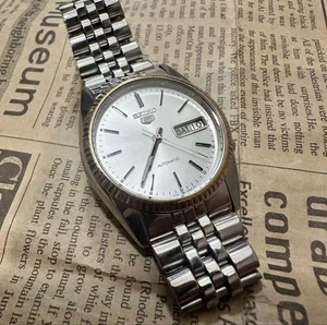 Seiko 5 Day-Date 7009-3110 Automatic Silver Dial Pyramid Bezel Jubilee Band - Bild 1 von 5