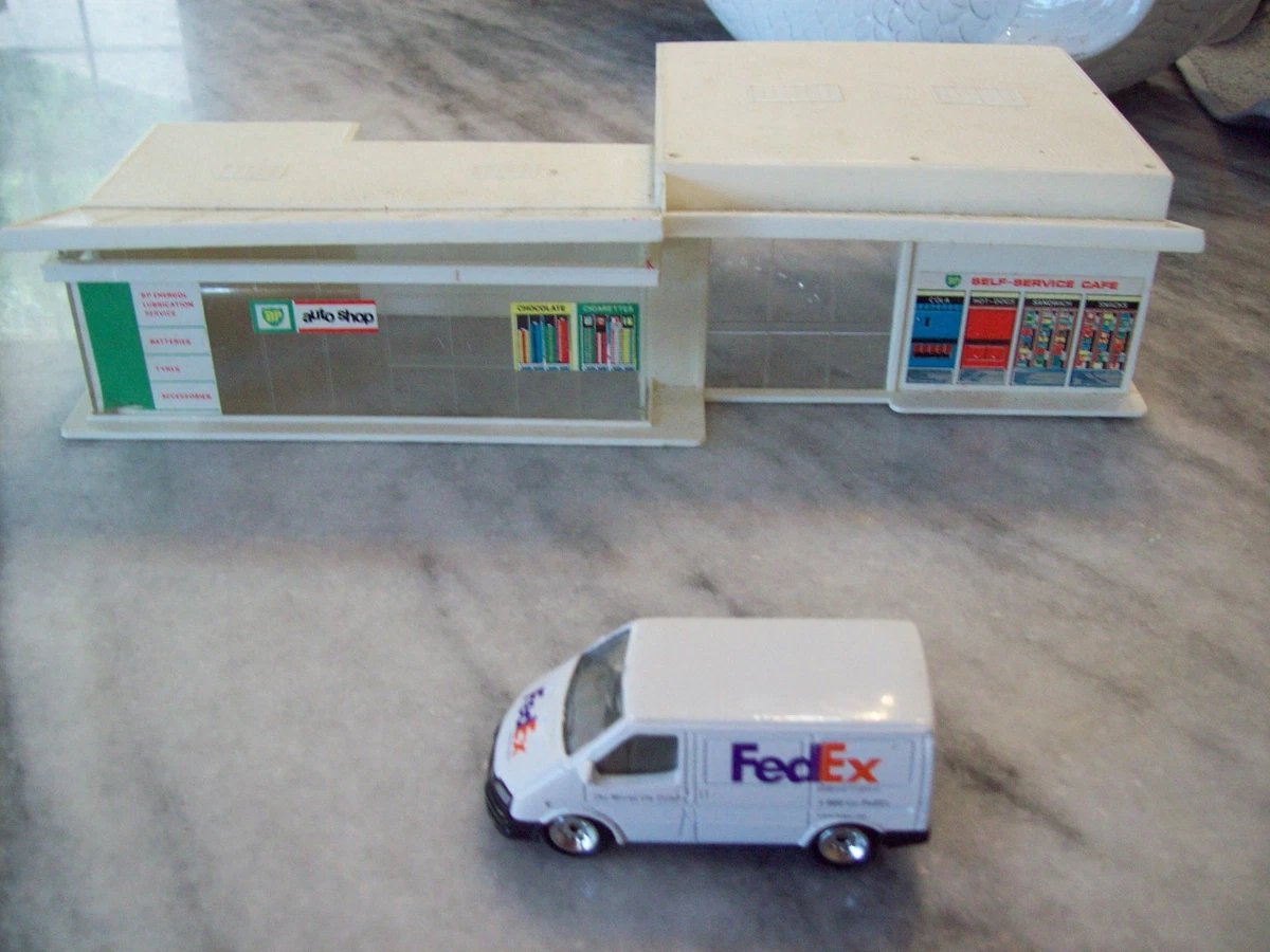 Vintage 1960's Lesney Matchbox BP Service Station MG-1..USED