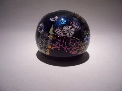VANDERLAAN VANDER LAAN GLASS PAPERWEIGHT 3 1/2" DIAMETER SIGNED MINT USED COND. - image 1 of 4