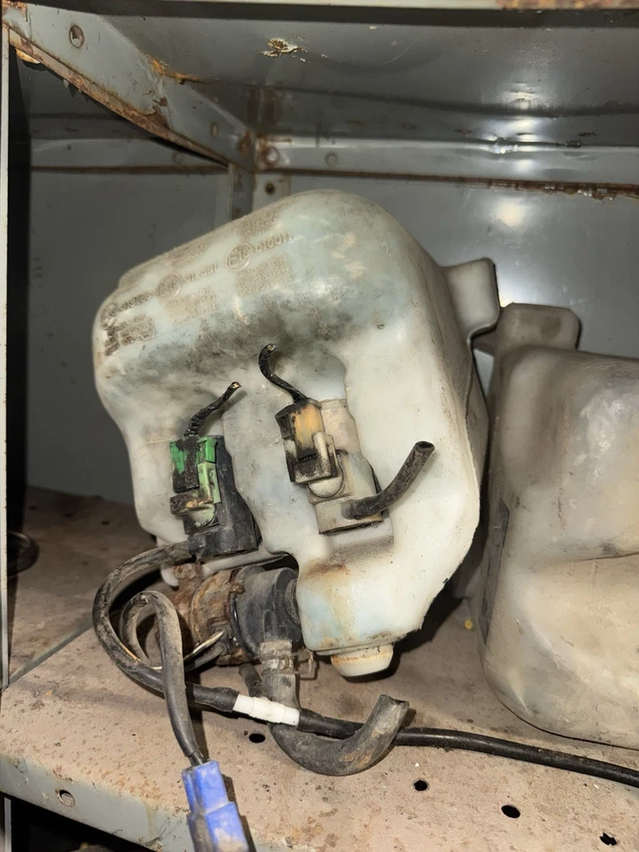 Botella y bombas lavadora Subaru Impreza Wrx Turbo 2000 Estate Wagon Foto 1 de 1