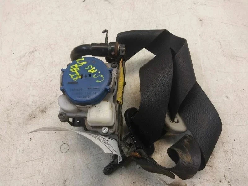 Conjunto retractor cinturón seguridad pasajero delantero Subaru Impreza 2013-2014 2,0 L negro Foto 1 de 1