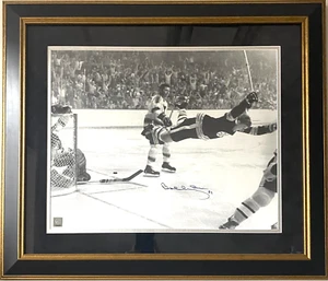Authentic Bobby Orr Signed "Flying Goal" 28"x24" Photo With Great North Road COA - Picture 1 of 6