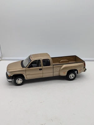 1/18 Anson Chevy Silverado Dually 3500 Gold Diecast Used Broken Mirrors - Image 1 of 4