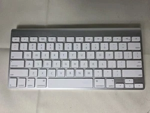 Apple A1314 Wireless Keyboard with Bluetooth for iMac / Mac / iPad - Afbeelding 1 van 2