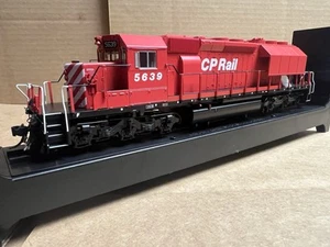 HO Bowser 25043 CP Rail GMD SD40-2 w/Elephant Ears w/DCC & Sound #5639 - Picture 1 of 7
