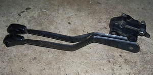 H2 DEERE 318 322 332 DOUBLE HYDRAULIC CONTROL VALVE LIFT LEVERS M90163 - Picture 1 of 2