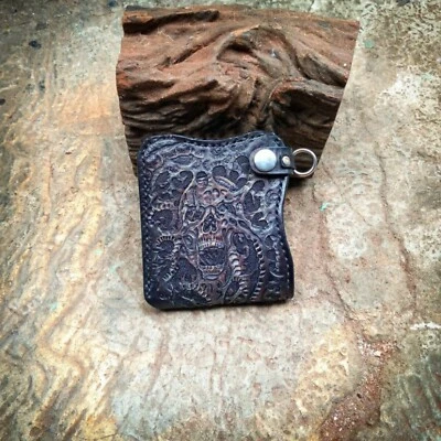 Carteira de couro Monster Spooky, caveira esculpida dobrável motoqueiro carteira pequena - Imagem 1 de 4