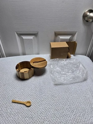 Caja de salero de madera con cuchara redonda contenedor de especias de bambú tapa magnética giratoria (O Foto 1 de 4