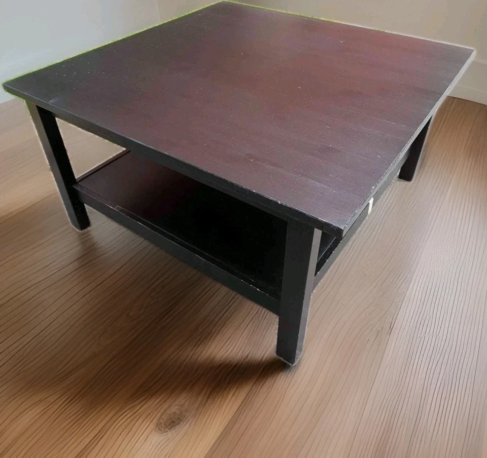 Mesa de centro IKEA Hemnes marrón oscuro 35"x35" - Nueva en caja Foto 1 de 4
