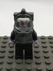 Lego Mr. Freeze Minifigure Black DC Super Heroes Batman II 10737 sh355 - Picture 1 of 5