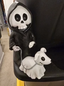 Estatuilla de Halloween Skeleton Grim Reaper Walking the Dachshund Dog NUEVA - Imagen 1 de 7