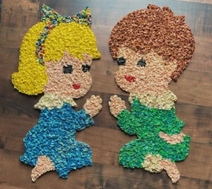 Juego de 2 colgantes de pared vintage de plástico para rezar palomitas de Navidad niño y niña - Imagen 1 de 16