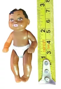 Barbie Baby Chrissy Modellino pannolino afroamericano pelle scura occhi marroni dipinti - Foto 1 di 6