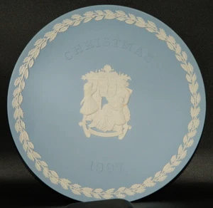 Wedgwood Jasperware Weihnachtsteller 1997 Victorian Traditions Strumpf VERPACKT - Bild 1 von 16