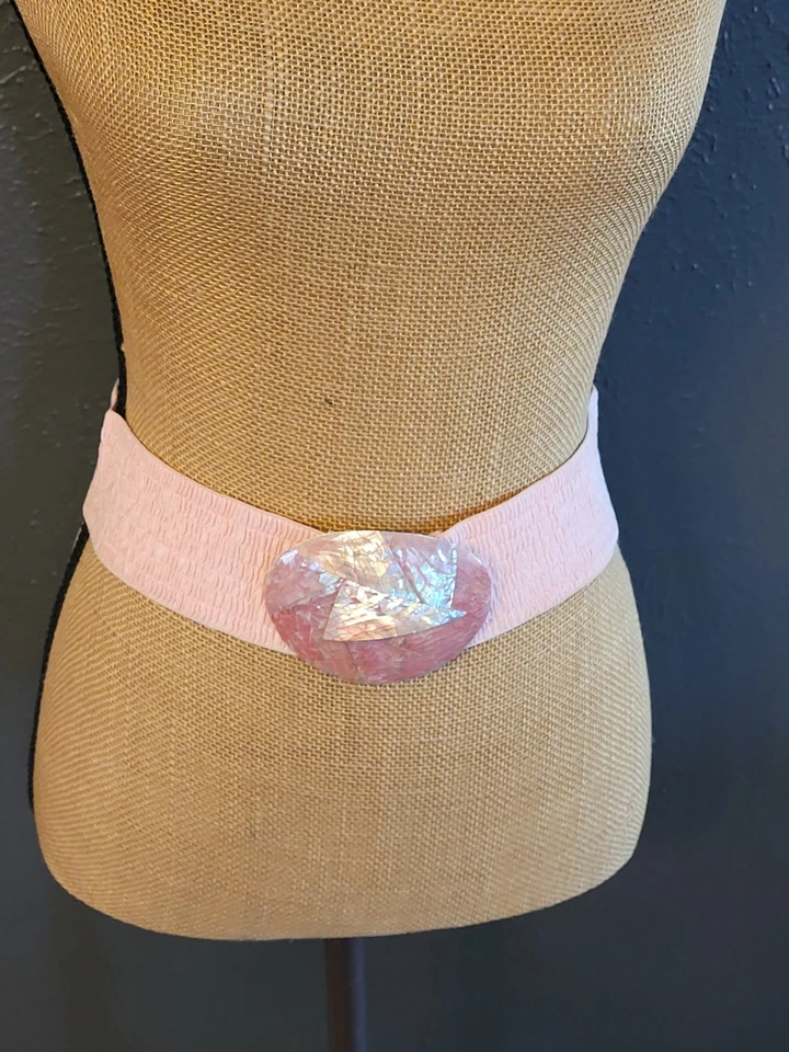 Cinturón elástico rosa Charmant Inc. vintage años 80 con hebilla de resina iridiscente mediano Foto 1 de 4