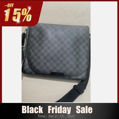 Bolsa carteiro Louis Vuitton District PM Damier lona grafite ebayAG autêntica - Imagem 1 de 4