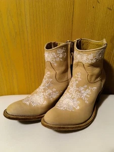 Shyanne Women's Embroidered Floral Western Cowgirl Cream Size 8 Preowned - Picture 1 of 16