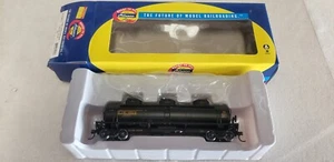 HO SCALE ATHEARN RTR EAST JERSEY RAILROAD TRIPLE DOME TANK CAR๐ฅ๐ฅ๐ฅ๐ฅ๐ฅ๐ฅ๐ฅ - Picture 1 of 4
