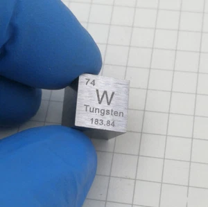 Tabla periódica de tungsteno de alta pureza 99,95% con cubo de 10 mm elemento tallado en metal - Imagen 1 de 4