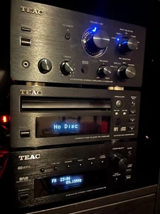 Sistema Hi-Fi Teac A-H300 MKIII negro con altavoces JBL + control remoto - Imagen 1 de 4