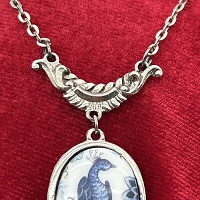 Collar Pavo Real Dorado Vintage Años 60 Porcelana Azul y Blanco Foto 1 de 4